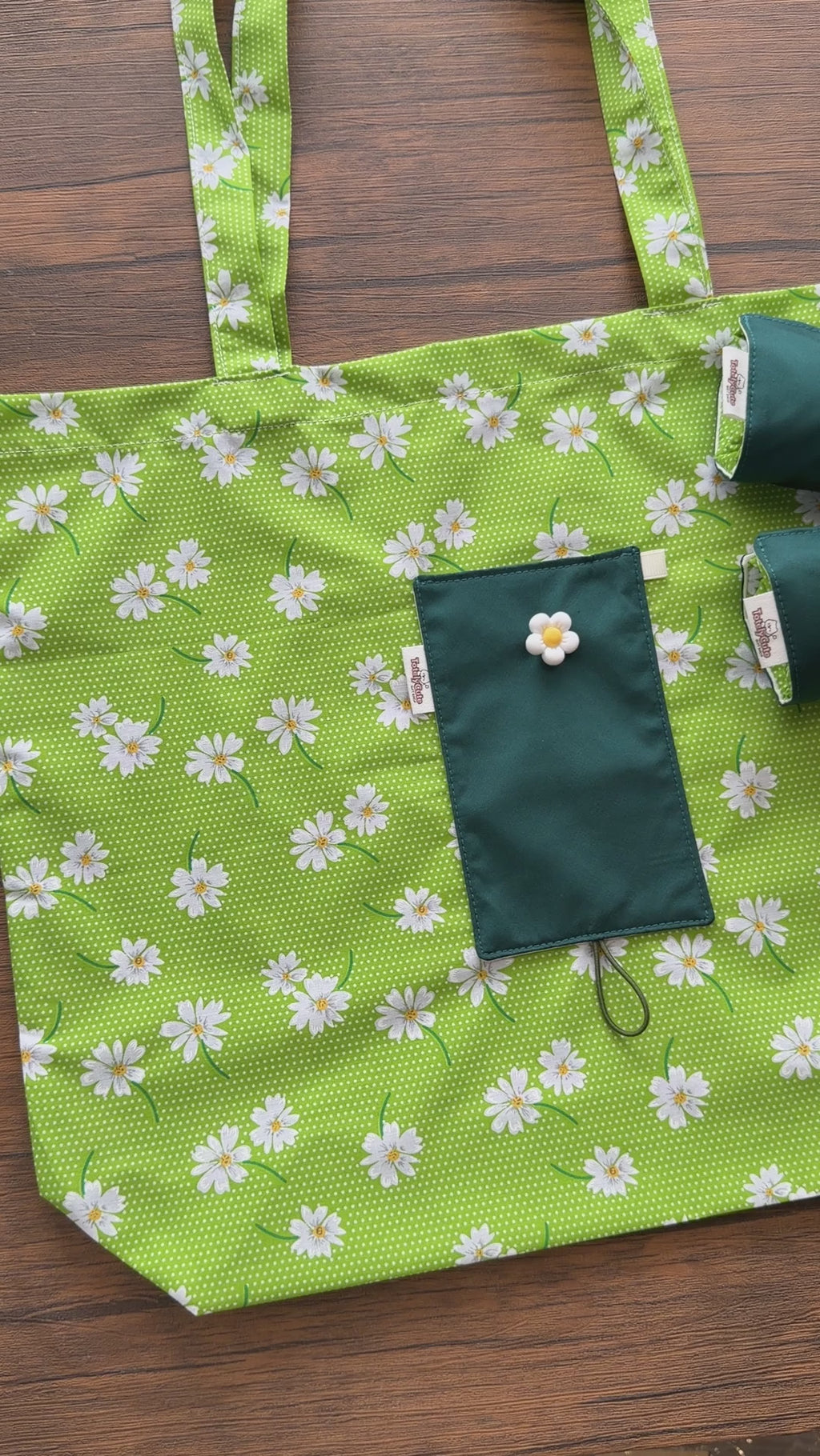 Handmade Compact Foldable Shopping Bag - Daisy Print Green